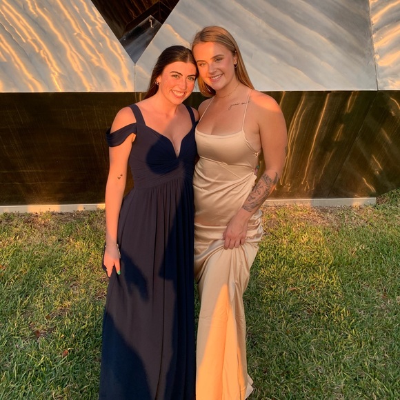 Satin dress - Picture 2 of 3